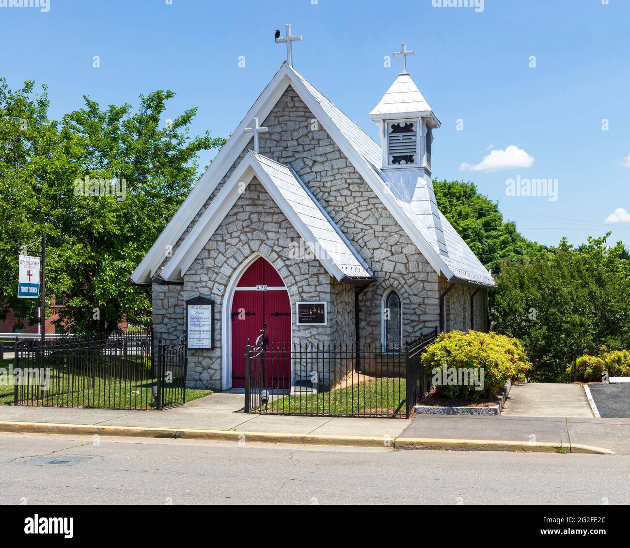 MT. AIRY, NC, USA-5 JUNE 2021: The quant and historic Trinity Episcopal Church on Main Street.  The synagogue measures 20 X 50 ft. Stock Photo