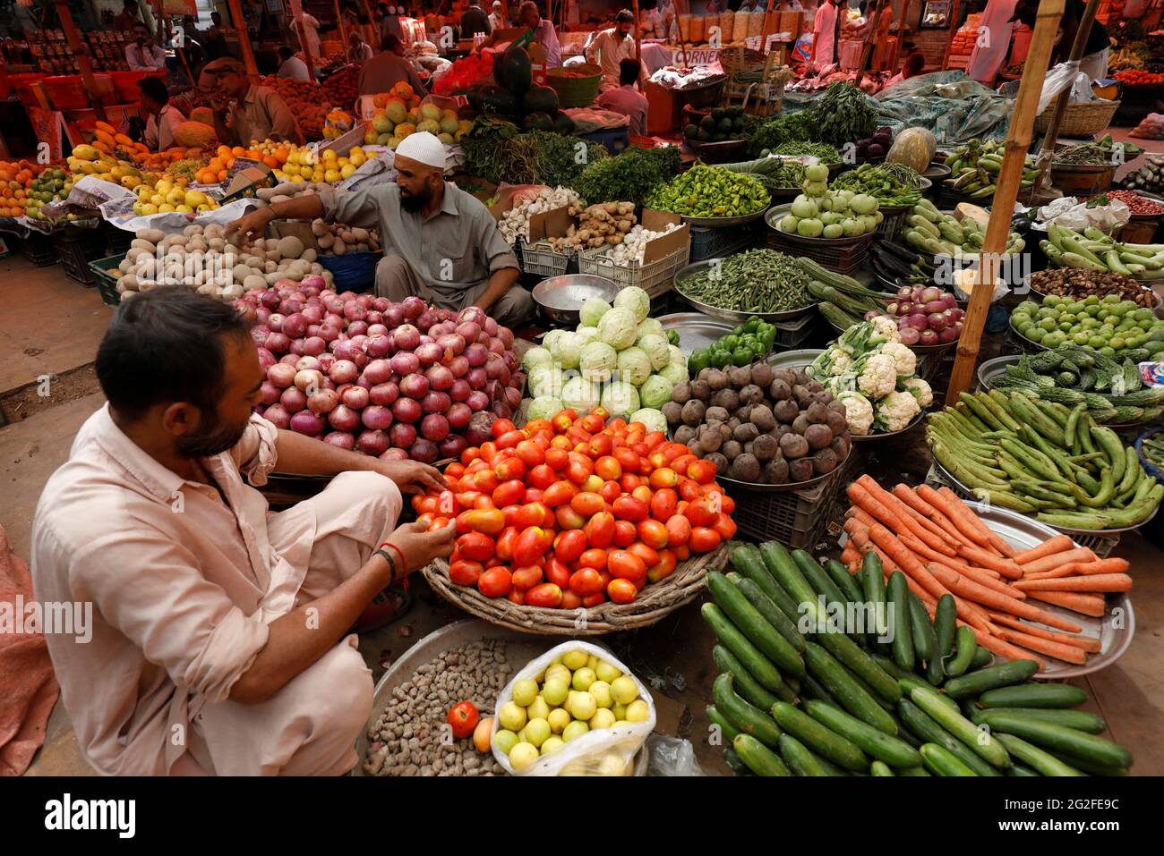 Vegetable baskets hires stock photography and images Alamy