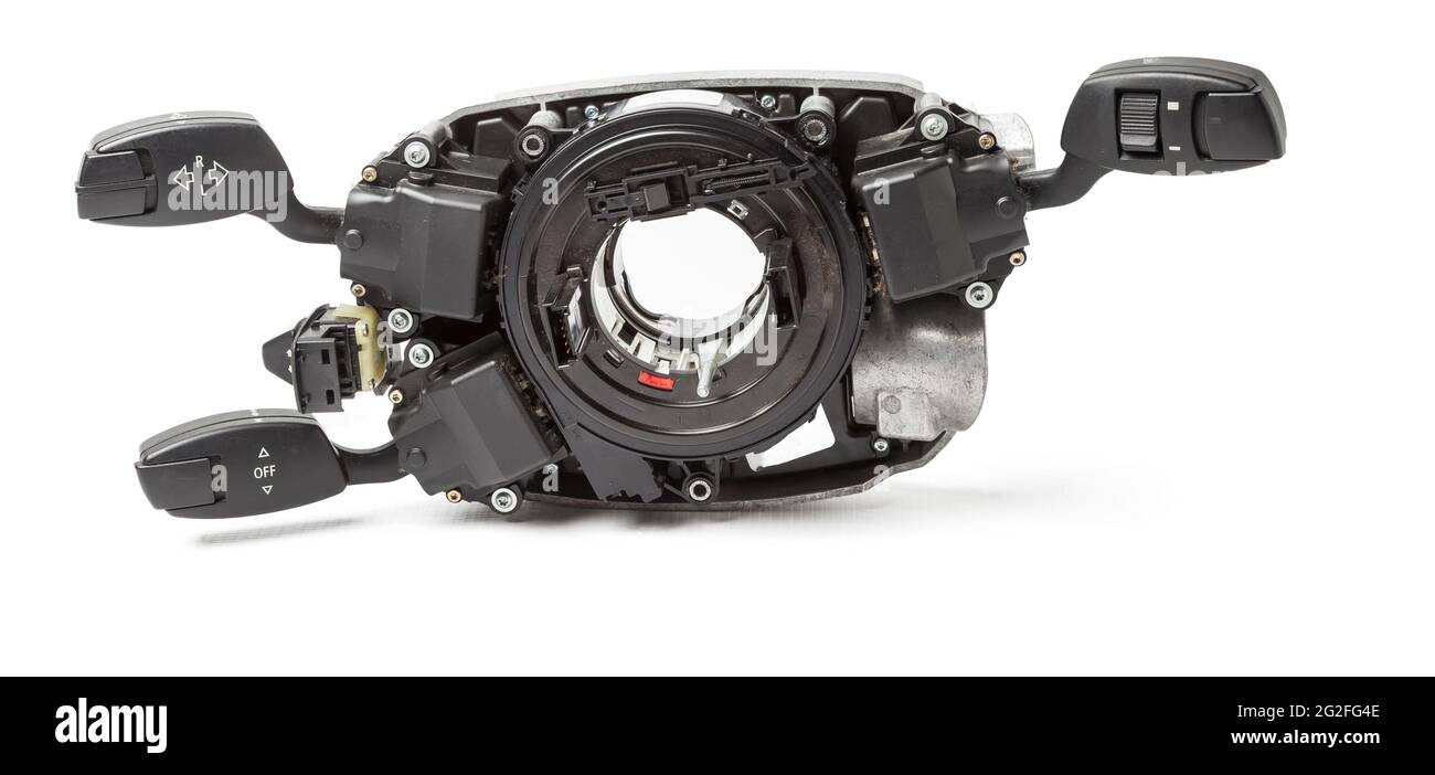 Steering wheel understeering switches for windshield wipers and turn