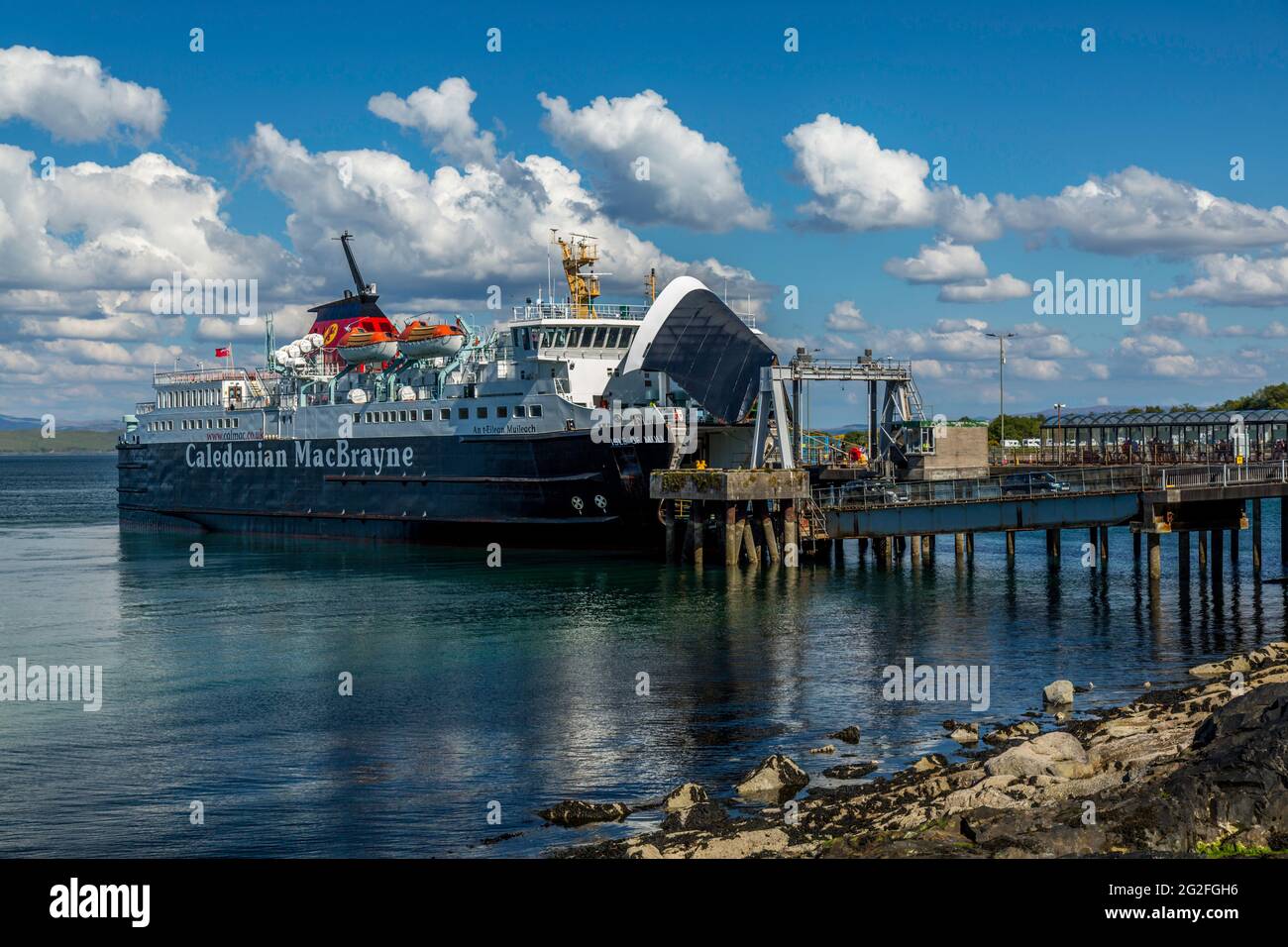 The Caledonian MacBrayne ferry 'Isle of Mull' discharging passengers ...