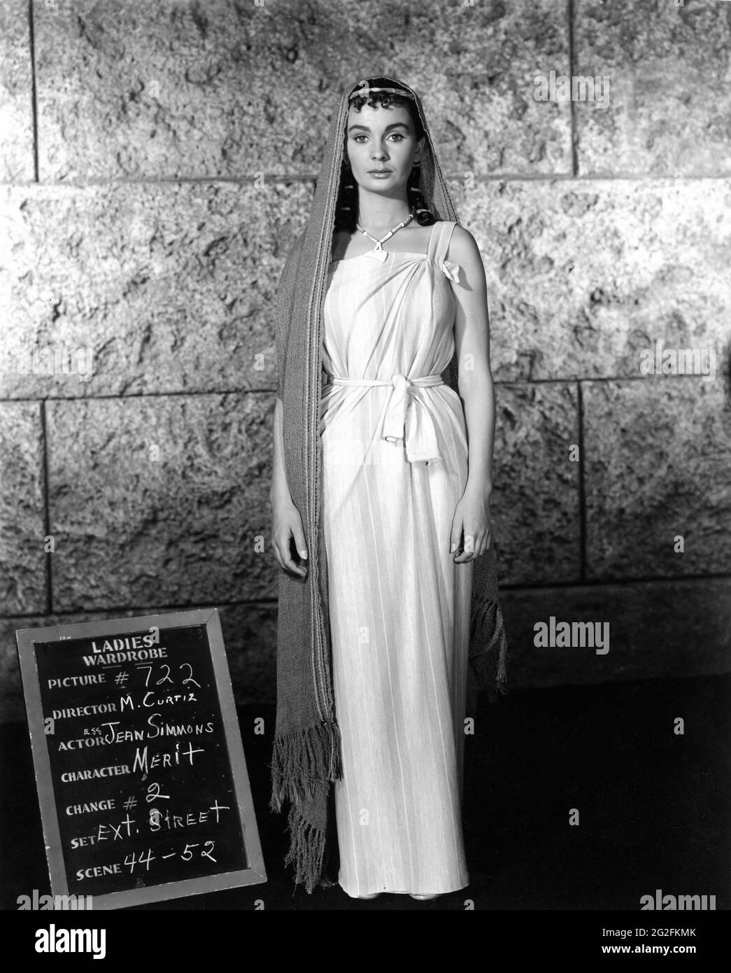 JEAN SIMMONS Costume Reference Test Still in costume as Merit in THE  EGYPTIAN 1954 director MICHAEL CURTIZ wardrobe director Charles Le Maire  producer Darryl F. Zanuck Twentieth Century Fox Stock Photo - Alamy