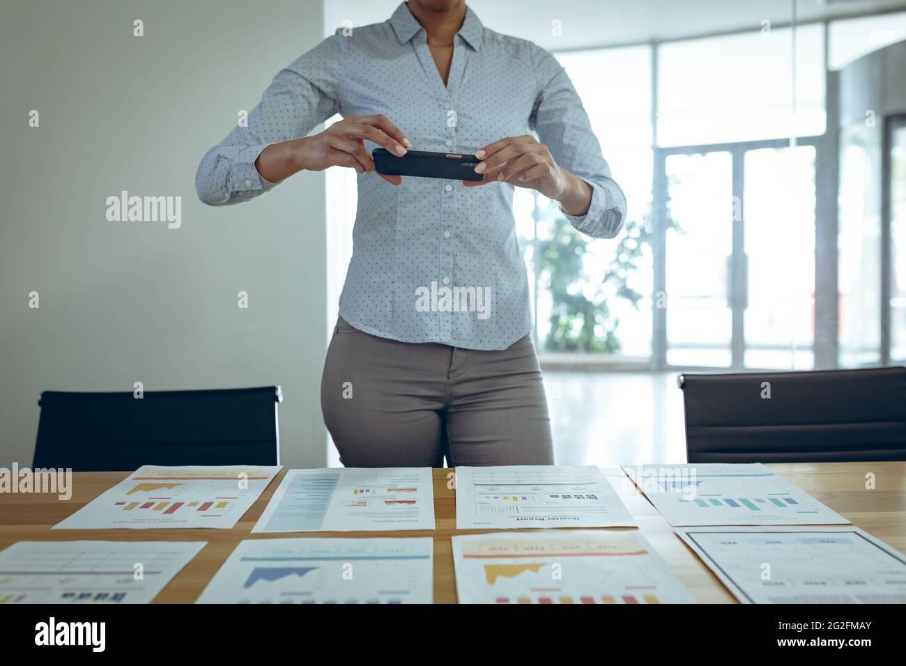 Taking documents hi-res stock photography and images - Alamy