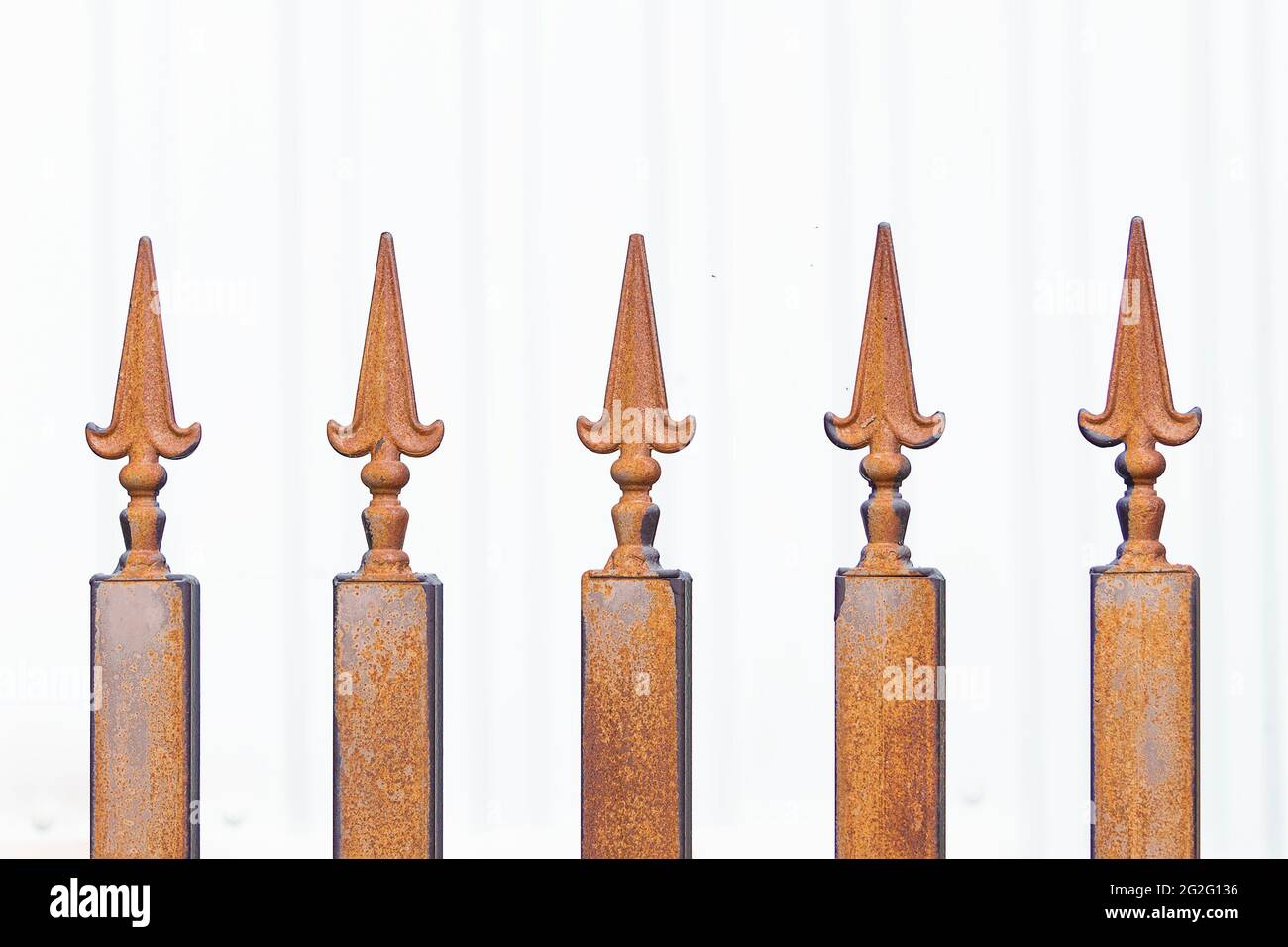 Spike railings hi-res stock photography and images - Alamy