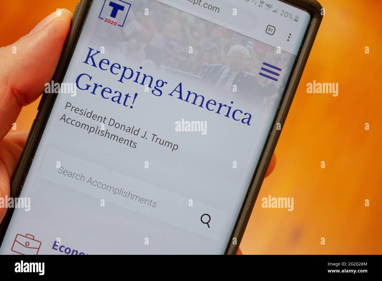 Hand holding a phone viewing Trumps relection website Stock Photo