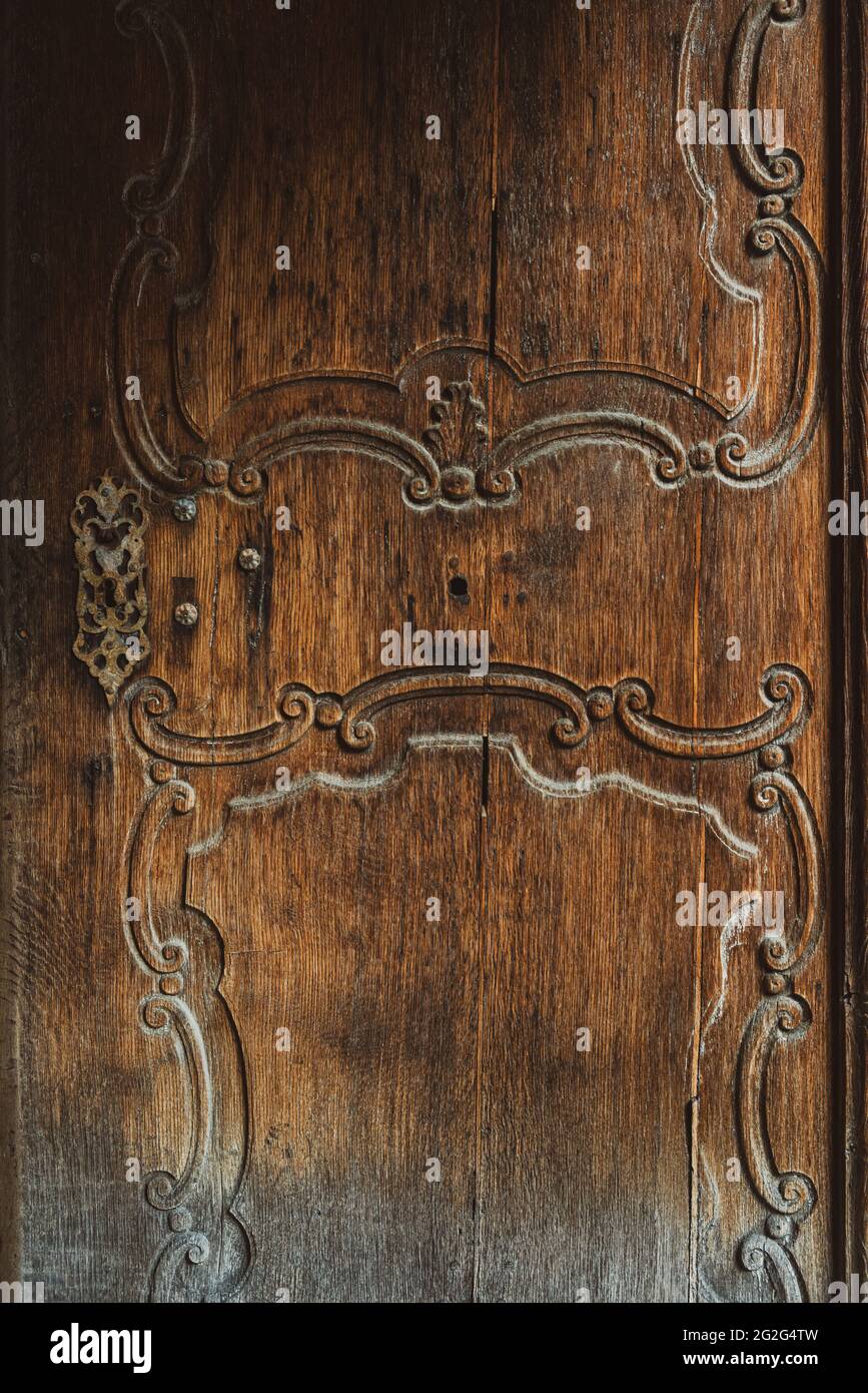 Wooden door entrance hi-res stock photography and images - Alamy