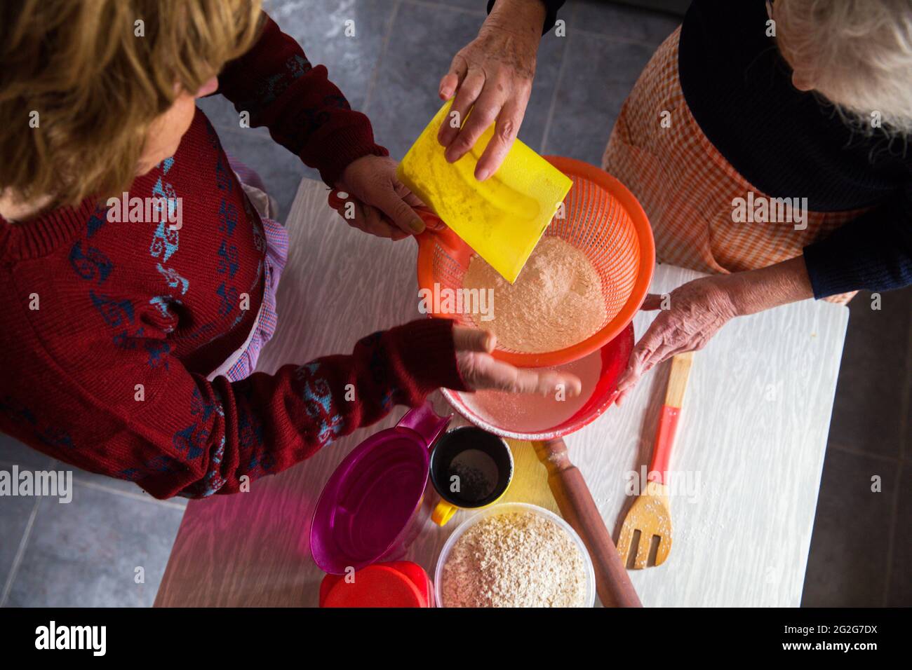 Teamwork latino hi-res stock photography and images - Alamy