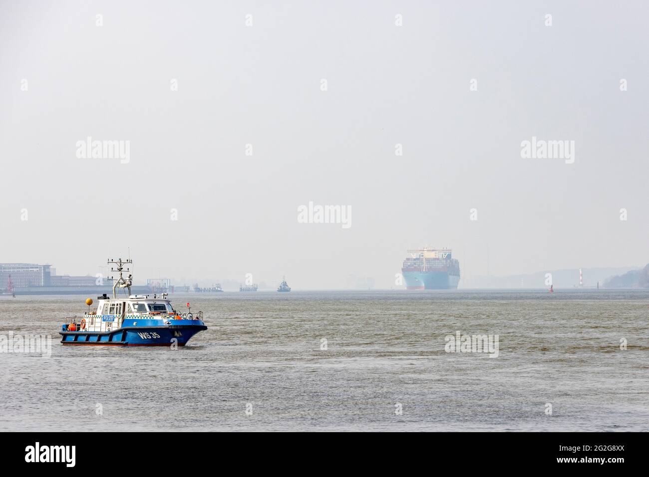 The boat WS 35 of the water police blocks the Elbe for the arrival of the giant container ship Margrethe Maersk Stock Photo