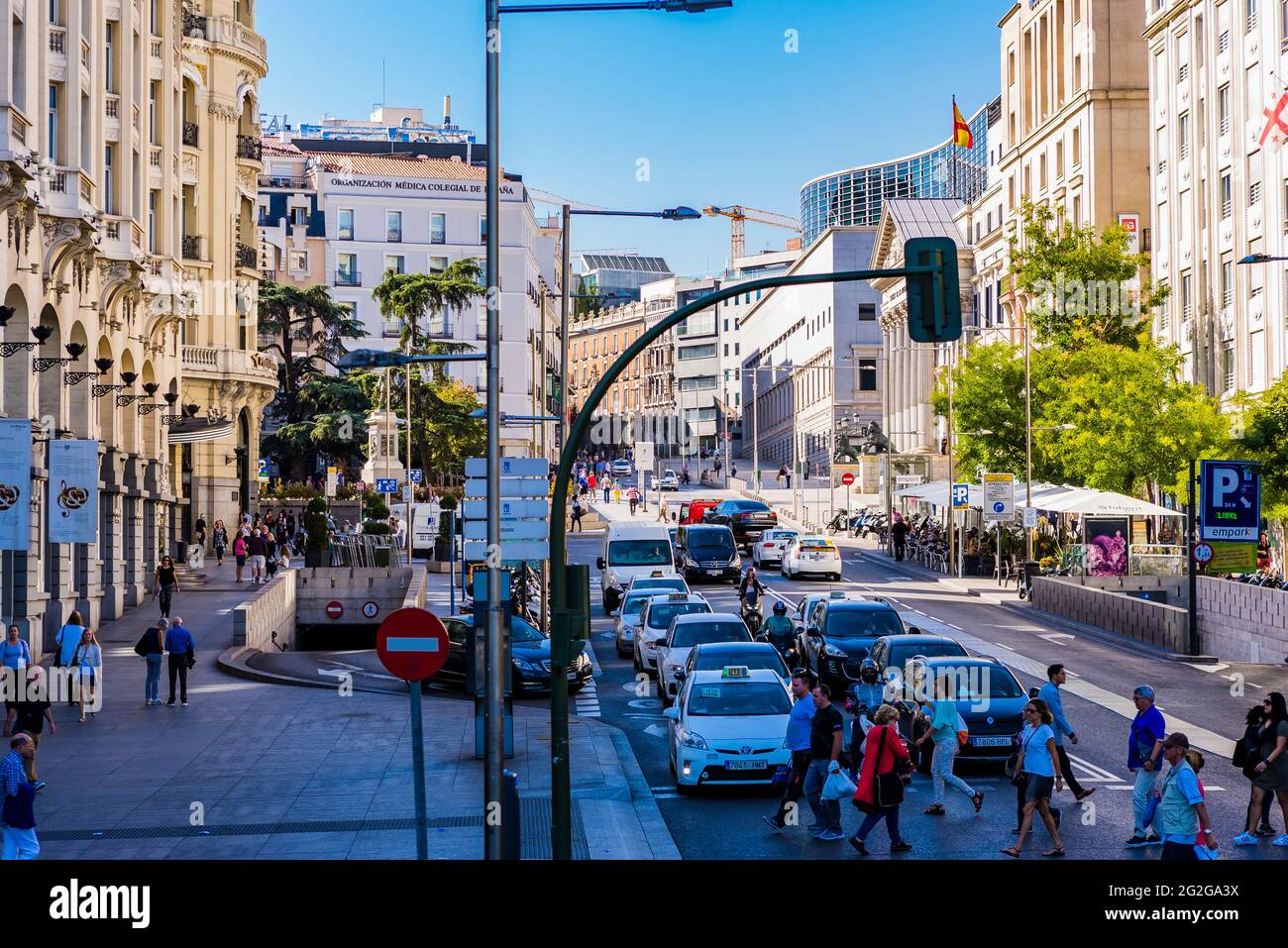 Elevated view of Carrera de San Jerónimo street. The Carrera de San Jerónimo  is a street in the center of Madrid that runs between Puerta del Sol and  Stock Photo - Alamy