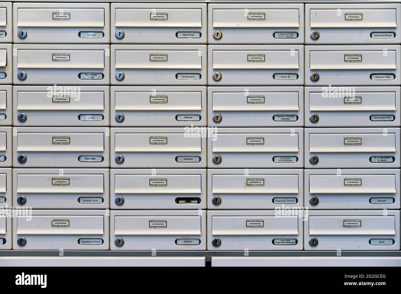 Entrance to flats hires stock photography and images Alamy