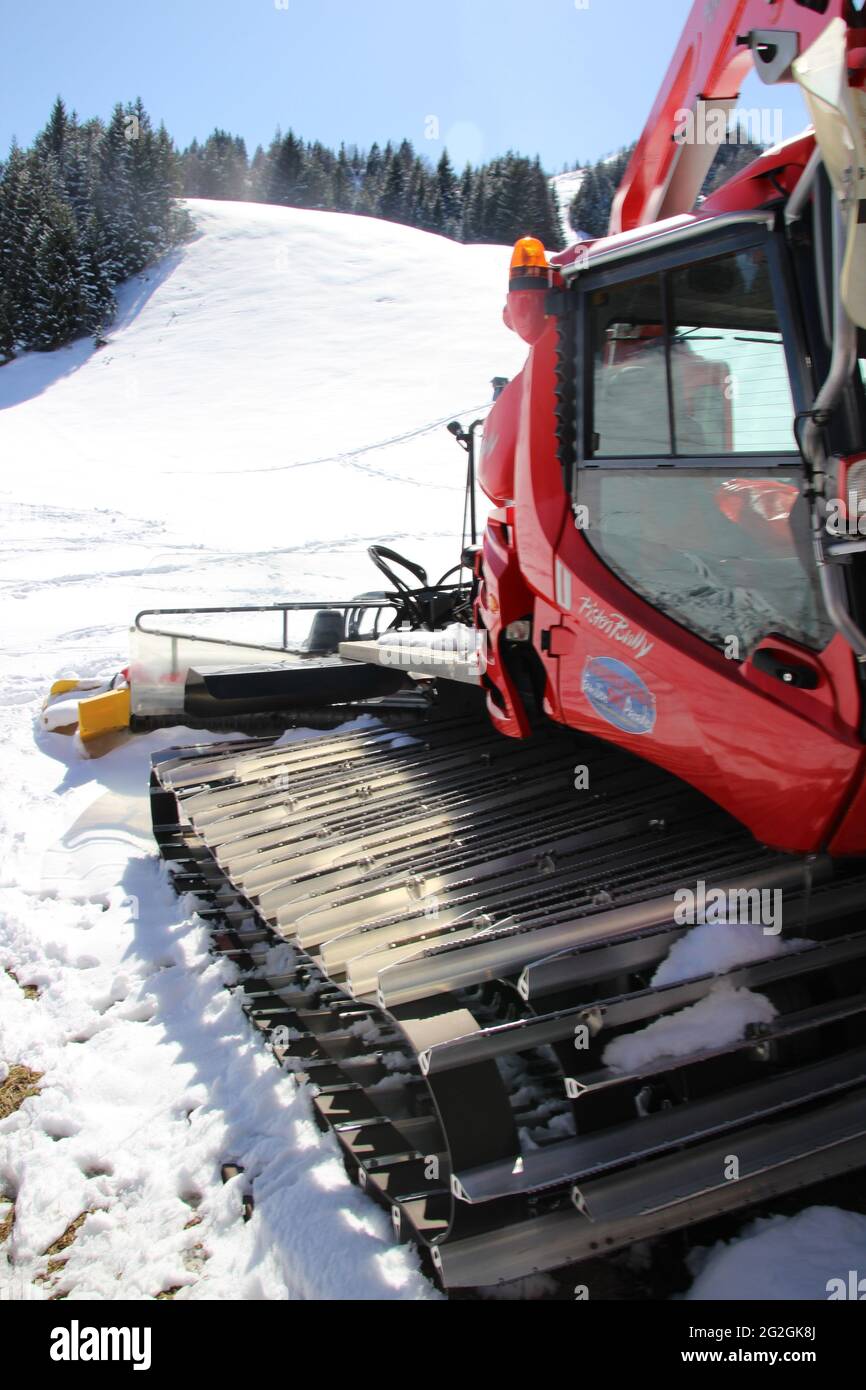 Pistenbully in the snow, hike in the skiing area of Mittenwald am Wildensee, Hoher Kranzberg, tracks in the snow, Europe, Germany, Bavaria, Upper Bavaria, Mittenwald, Werdenfelser Land, Isar Valley Stock Photo