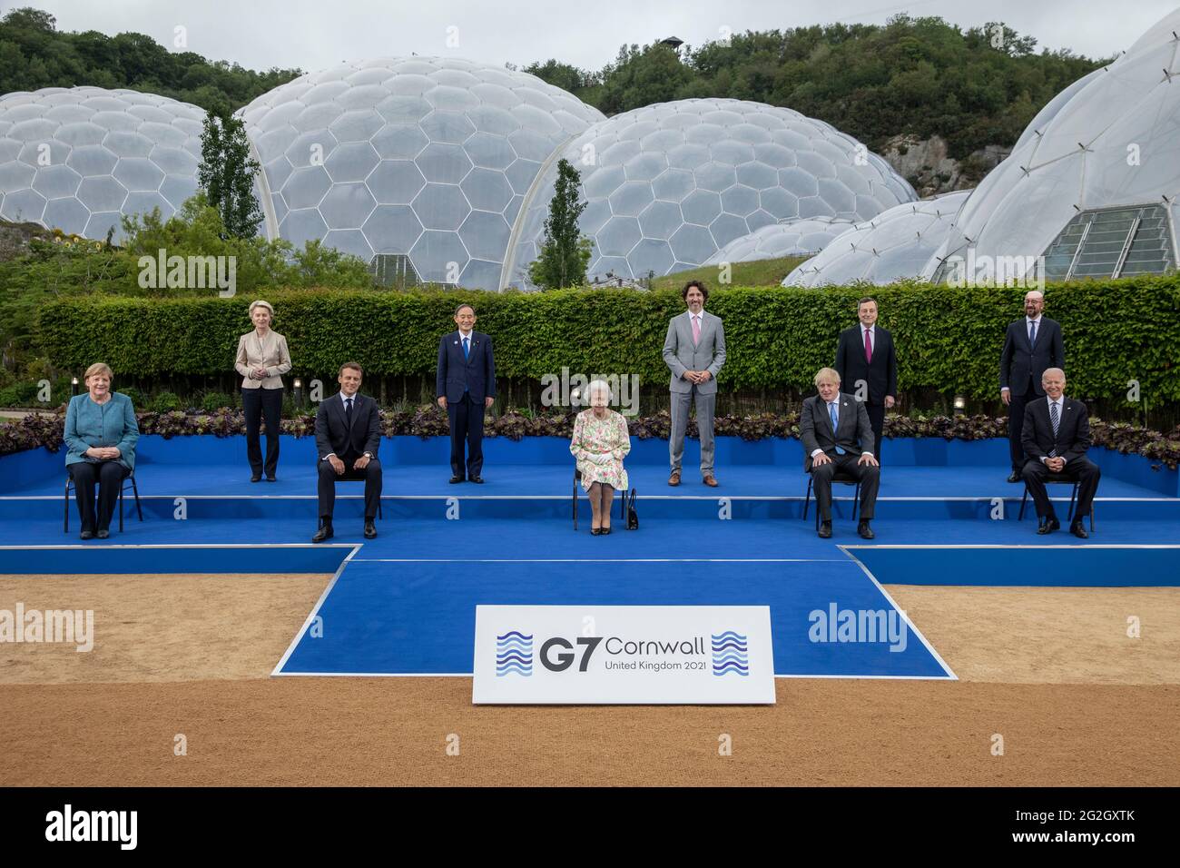 Queen Elizabeth II poses with G7 leaders (left to right back row President of the European Commission Ursula von der Leyen, Japanese Prime Minister Yoshihide Suga, Canadian Prime Minister Justin Trudeau, Italian Prime Minister Mario Draghi, President of the European Council Charles Michel, (front row left to right) German Chancellor Angela Merkel, French President Emmanuel Macron, British Prime Minister Boris Johnson and US President Joe Biden, before a reception at the Eden Project during the G7 summit in Cornwall. Picture date: Friday June 11, 2021. Stock Photo