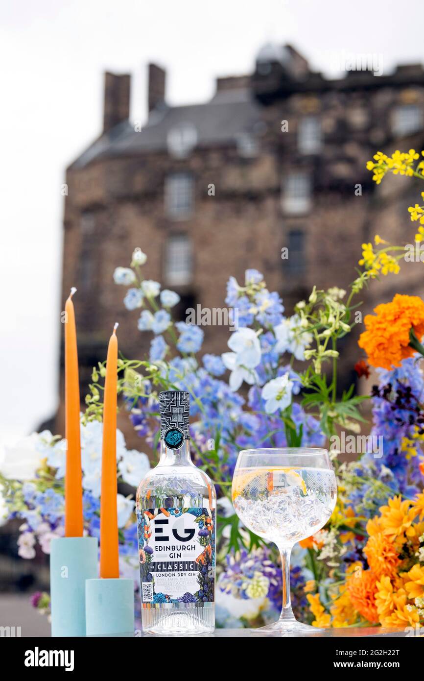 Edinburgh Gin is offering gin fans the opportunity to get the royal treatment with a money-can’t-buy  dining experience with Michelin-star chef Tom Ki Stock Photo