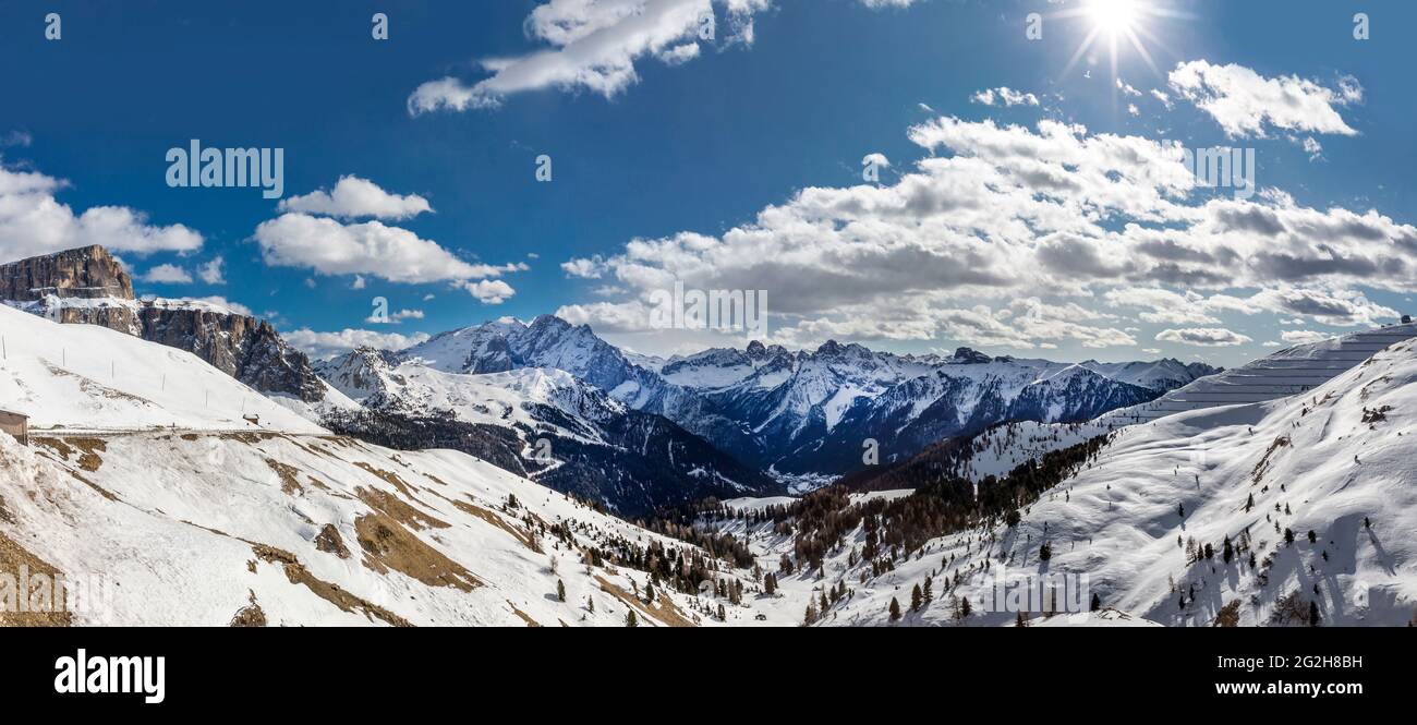 Panorama view from Sella Joch viewing platform on the Dolomites, from the left Piz Selva, 2941 m, Piz Ciavazes, 2828 m, Sella towers, Torri del Sella, 2696 m, Sas Becè, 2534 m, Marmolada, 3343 m, Col di Rosc, 2383 m , Cima dell Uomo, 2310 m, Sas de Roces, 2618 m, Sellaronda, South Tyrol, Alto Adige, Dolomites, Italy, Europe Stock Photo