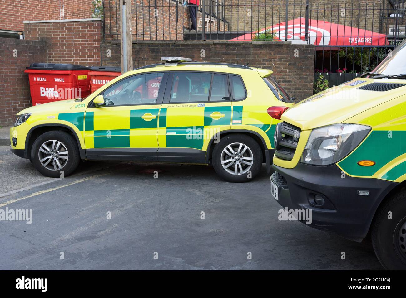 Frontal view of London Ambulance Rapid Response Vehicles and VAN, VW, volkswagen England, UK Stock Photo