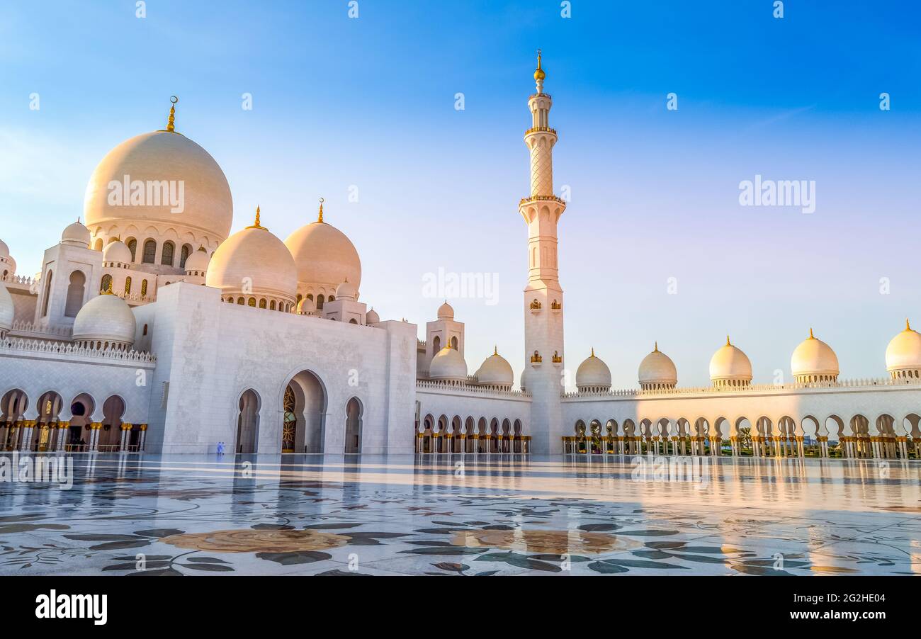Beautiful Sheikh Zayed Mosque in white marble in Abu Dhabi United Arab