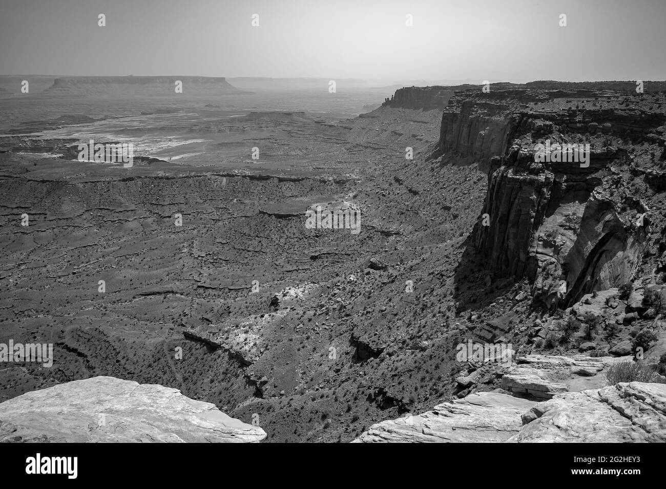 Buck Canyon Overlook, Canyonlands National Park, Utah, USA. East-facing scenic spot offering sweeping vistas of mesas & a deep canyon of the Colorado River. Stock Photo