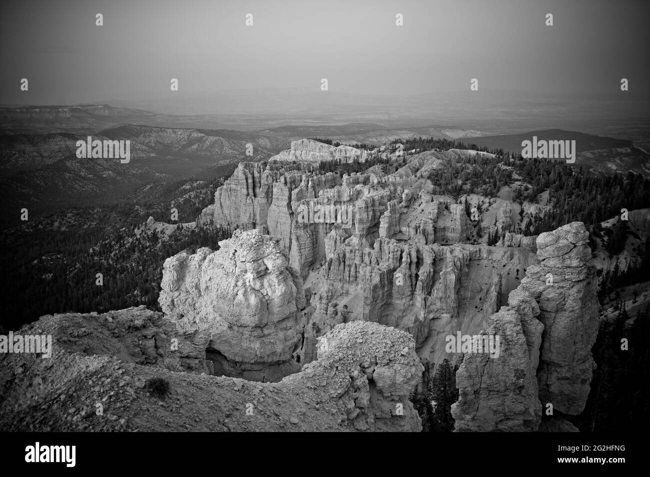 Rainbow Point - a National park peak with red & pink cliffs & rock formations, spruce & fir forest & hiking trails. Bryce Canyon National Park, Utah, USA Stock Photo
