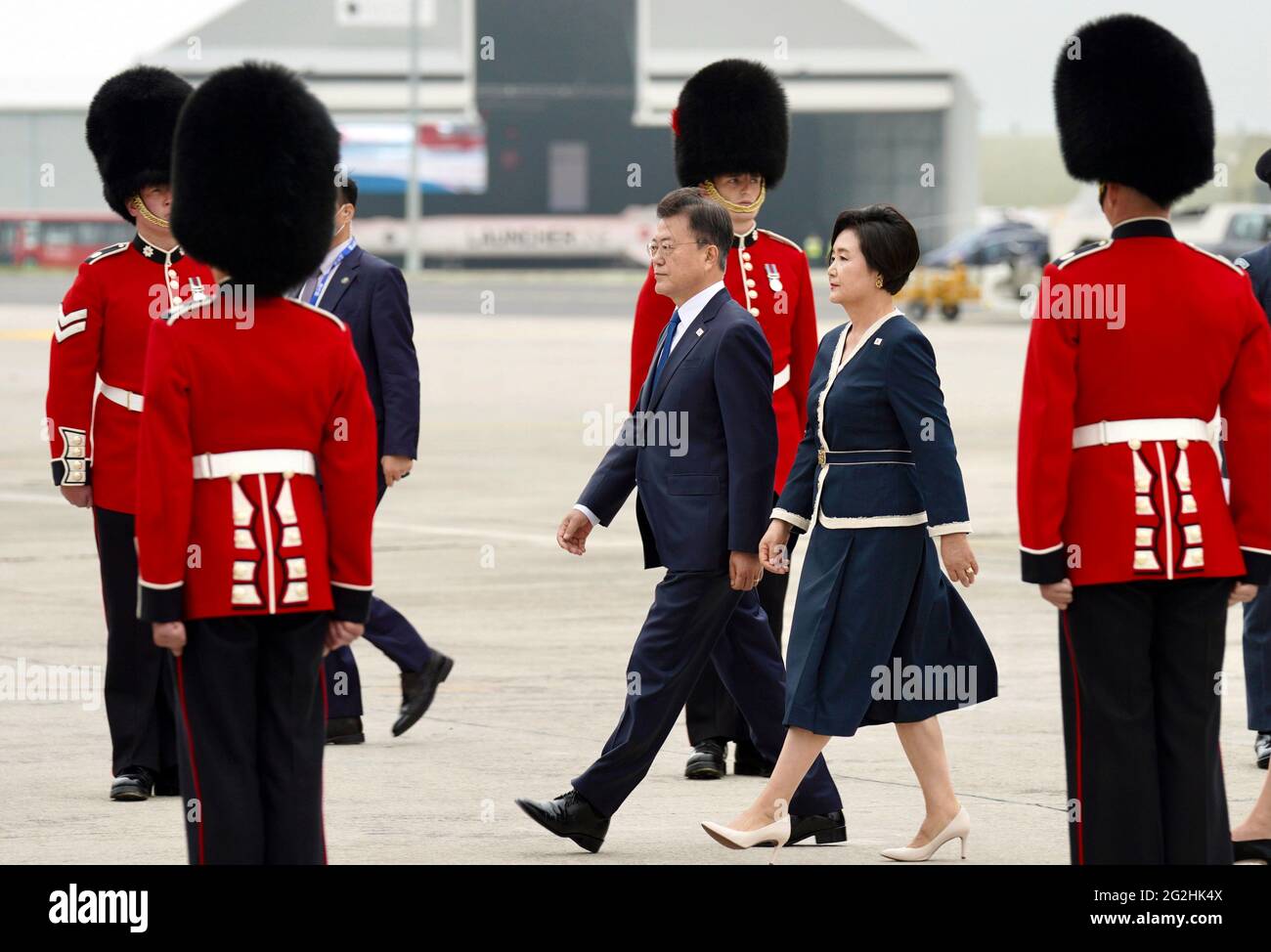 12th June 21 Moon Arrives In Britain President Moon Jae In L And His Wife Kim Jung Sook Arrive At Cornwall Airport Newquay In Britain On June 12 21 For A Summit Of The 12th June 21 Moon Arrives In Britain President Moon Jae In L And His Wife Kim Jung Sook Arrive At Cornwall Airport Newquay In Britain On June 12 21 For A Summit Of The