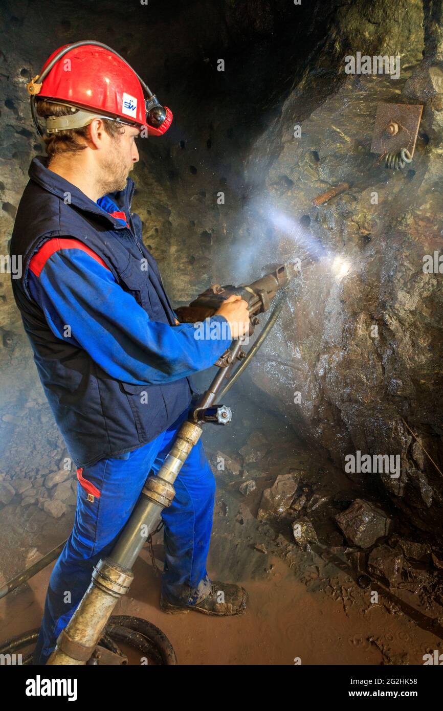 Tin mine: manual drilling in the Pöhla visitor mine near Aue Stock Photo