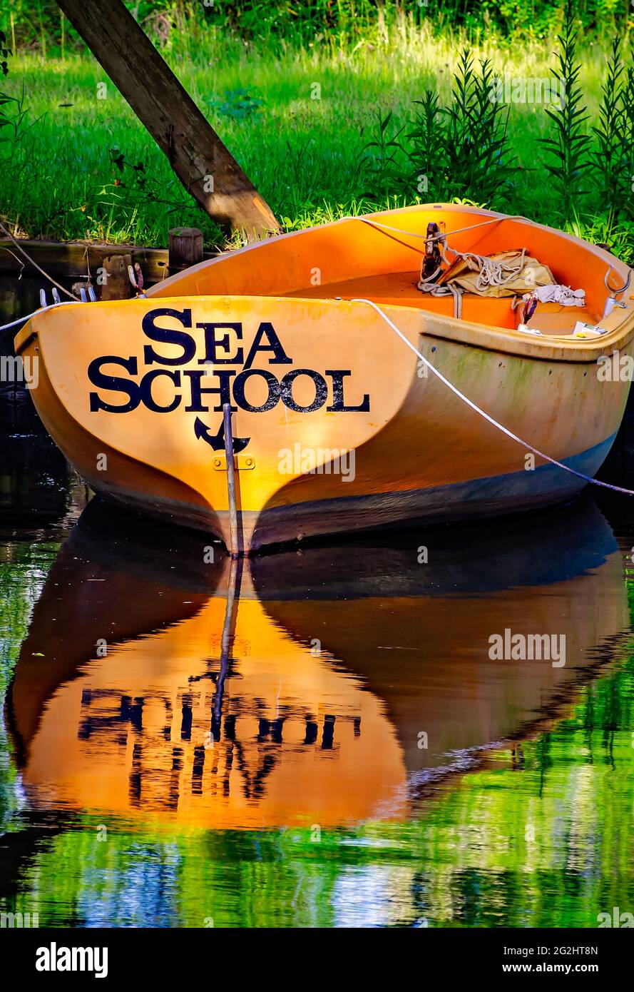 Canoe landscape hires stock photography and images Alamy