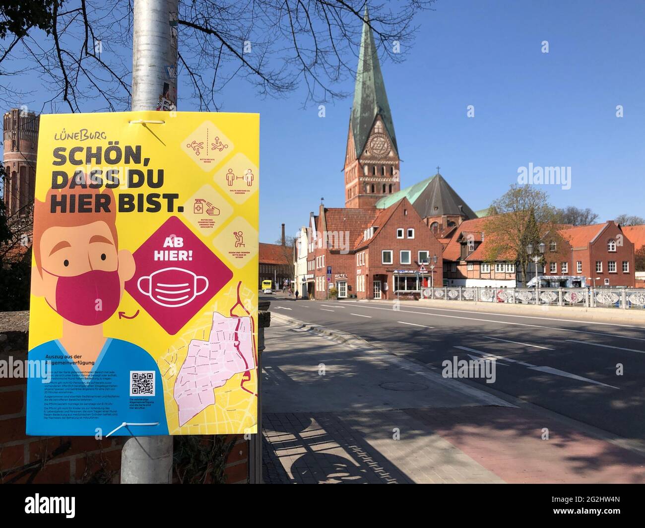 Sign marks the area of the old town of Lüneburg, in which the wearing of a mask is mandatory, Corona regulation, mask requirement Stock Photo