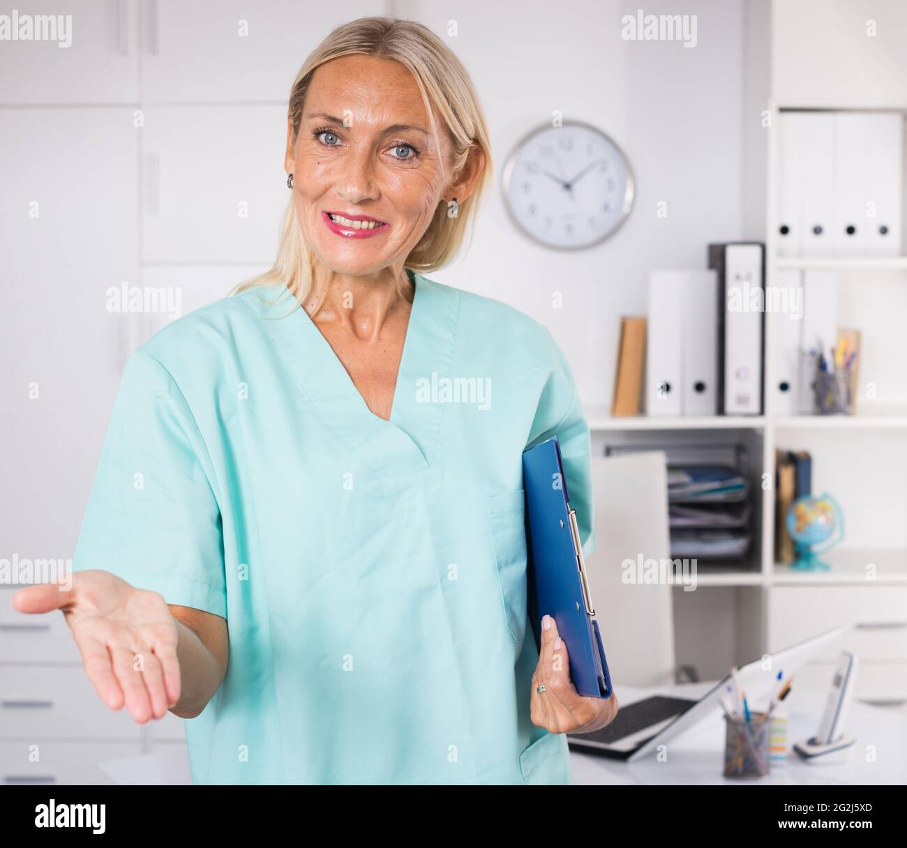 Smiling mature doctor phonendoscope hi-res stock photography and images ...