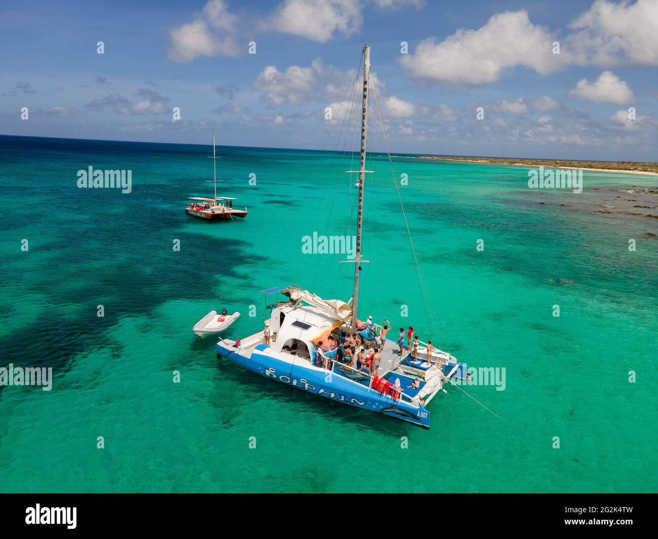 Eagle Beach Aruba March 2021 People On A Trip Snorkeling With Sailing 