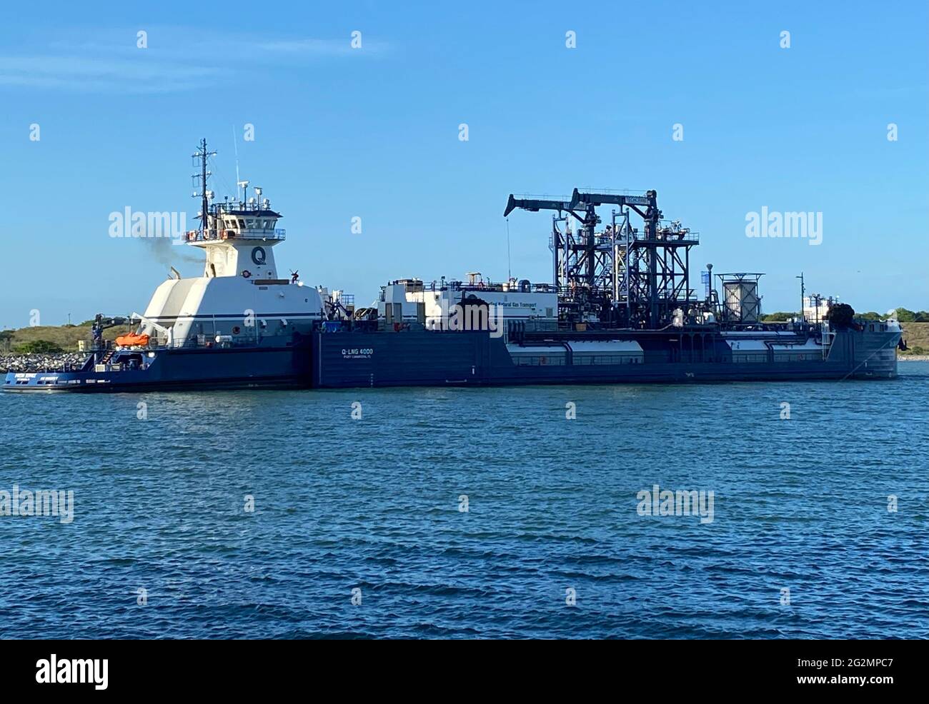 Q-LNG 4000 ship-to-ship articulated tug and bunker barge. Quality Liquified Natural Gas Transport provides fuel to cruise vessels at Port Canaveral. Stock Photo