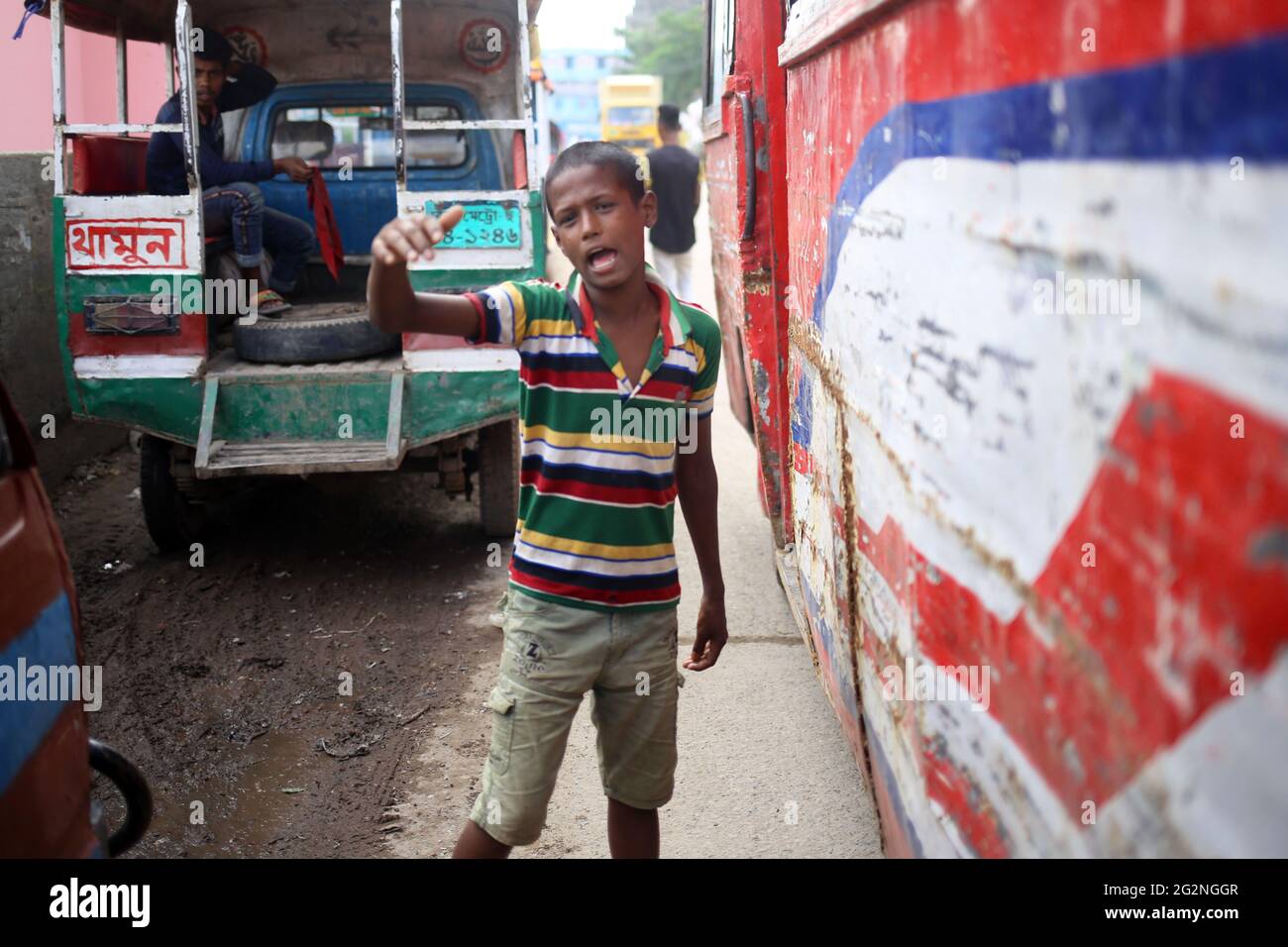 June 12 21 Dhaka Bangladesh Children Are Going To Work Due To The Inability Of The Family And Child Labor Is Increasing Day By Day Due To The Dismissal Of Working People