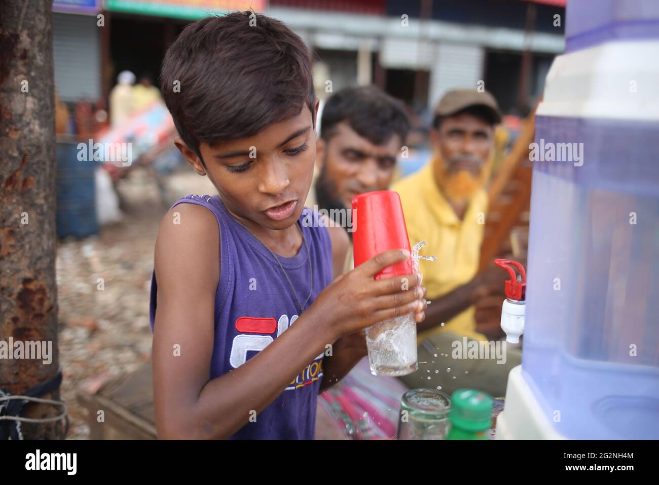 June 12 21 Dhaka Bangladesh Children Are Going To Work Due To The Inability Of The Family And Child Labor Is Increasing Day By Day Due To The Dismissal Of Working People