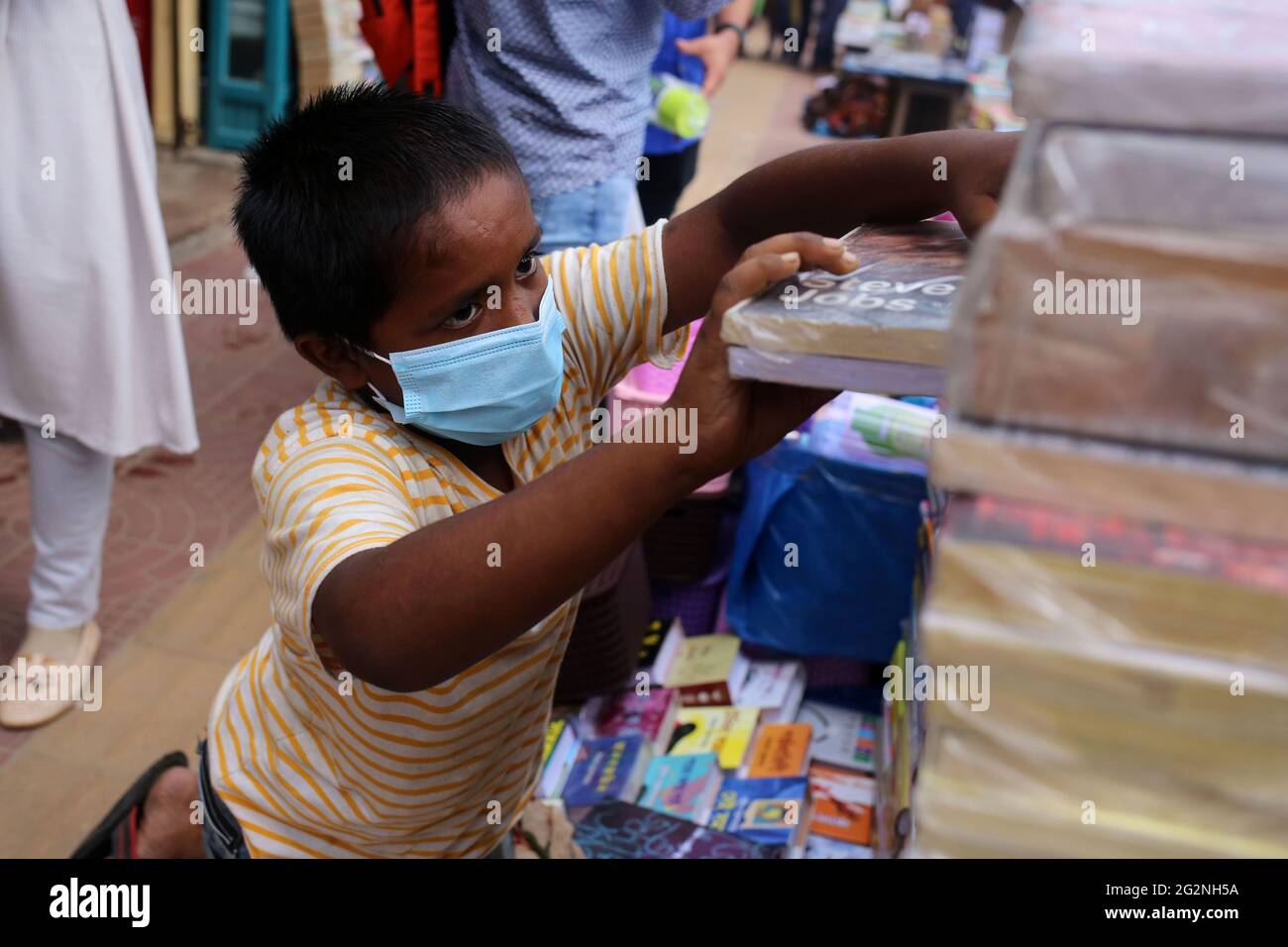 June 12 21 Dhaka Bangladesh Children Are Going To Work Due To The Inability Of The Family And Child Labor Is Increasing Day By Day Due To The Dismissal Of Working People
