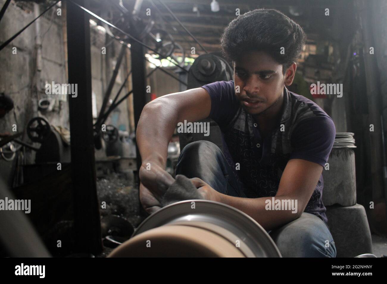 June 12 21 Dhaka Dhaka Bangladesh A Child Labor Works In A Silver Cooking Pot Manufacturing Factory In Dhaka Bangladesh On June 12 21 In This Type Of Aluminum Factories Around 30 50 Employ