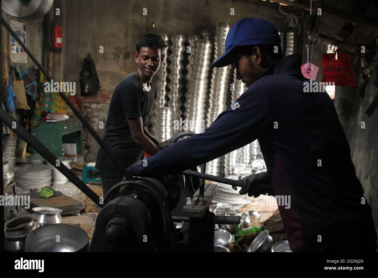 Dhaka Dhaka Bangladesh 12th June 21 Child Labor Are Works In A Silver Cooking Pot Manufacturing Factory In Dhaka Bangladesh On June 12 21 In This Type Of Aluminum Factories Around 30 50 Employ