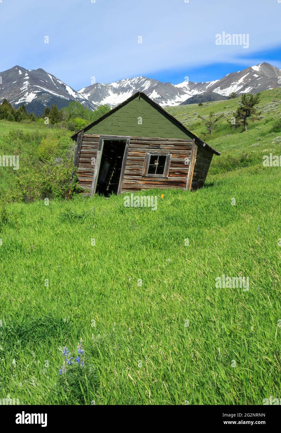 old cabin in the foothills of the crazy mountains near big timber, montana Stock Photo