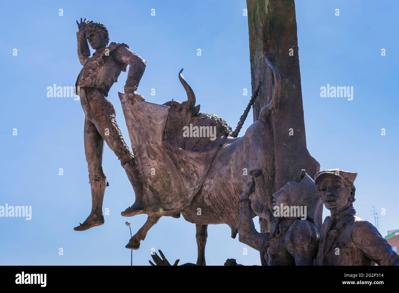 Monument made by the sculptor Luis Sanguino as a tribute to the bullfighter José Cubero "Yiyo" next to the 'Big Gate', Puerta Grande also called the G Stock Photo
