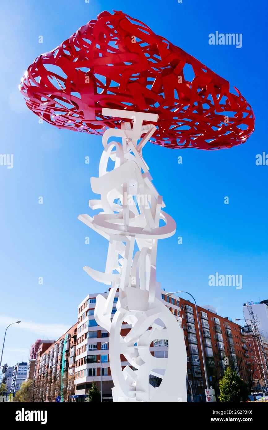 El árbol de la vida. The sculpture 'The tree of life', a monument made by the sculptor Jaume Plensa in memory and recognition of the health workers wh Stock Photo