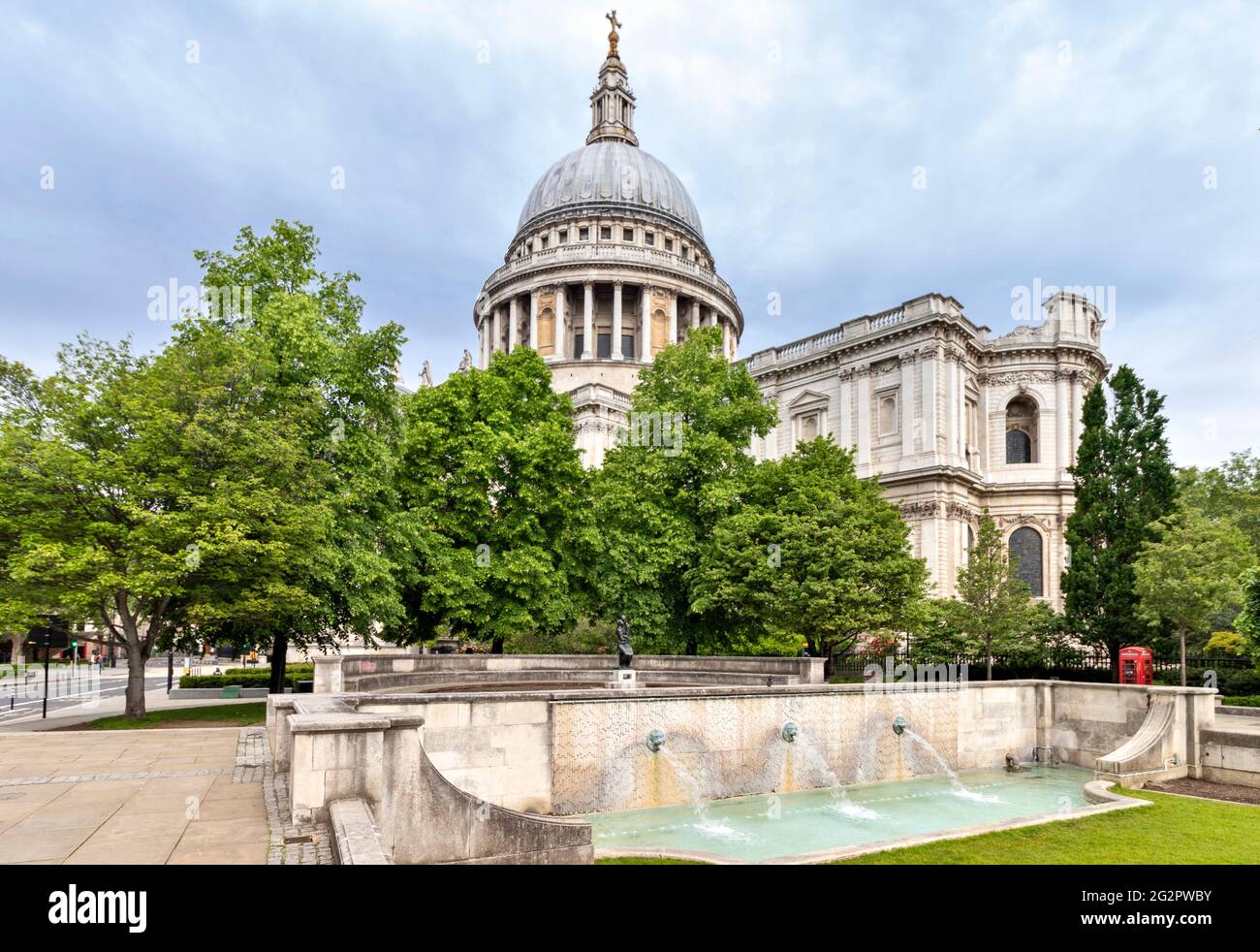 LONDON ENGLAND ST.PAUL'S CATHEDRAL AND FOUNTAINS ON A SUNNY JUNE MORNING Stock Photo
