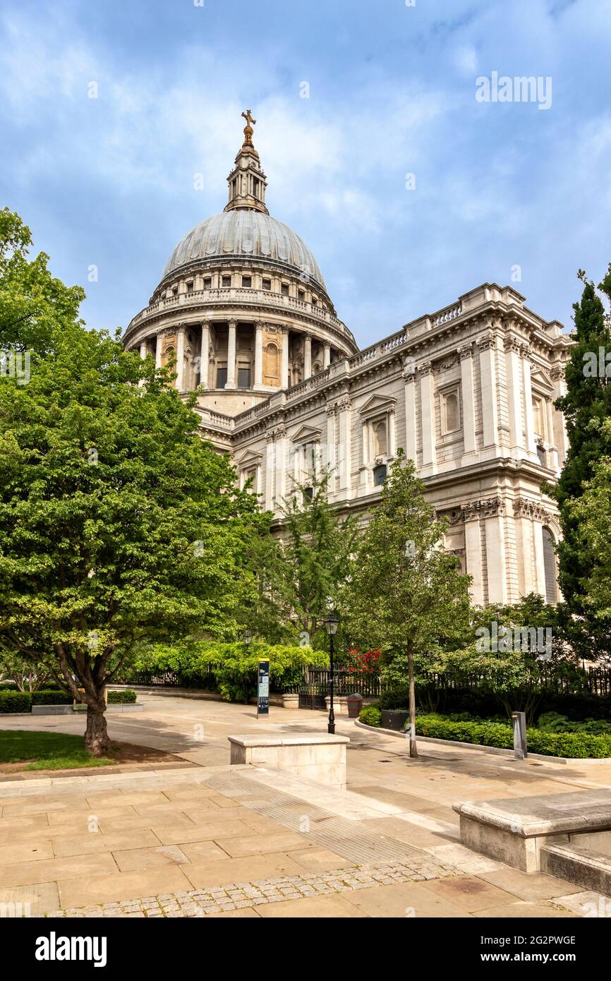 LONDON ENGLAND ST.PAUL'S CATHEDRAL ON A SUNNY JUNE MORNING Stock Photo