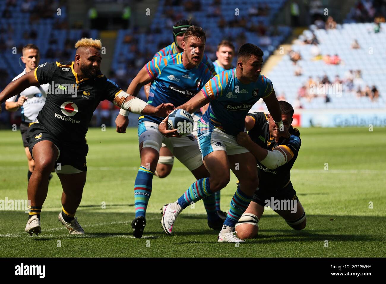 COVENTRY, UK. JUNE 12TH. Dan Kelly of Tigers is tackled by Tom Willis of Wasps during the Gallagher Premiership match between London Wasps and Leicester Tigers at the Ricoh Arena, Coventry on Saturday 12th June 2021. (Credit: James Holyoak | MI News) Credit: MI News & Sport /Alamy Live News Stock Photo