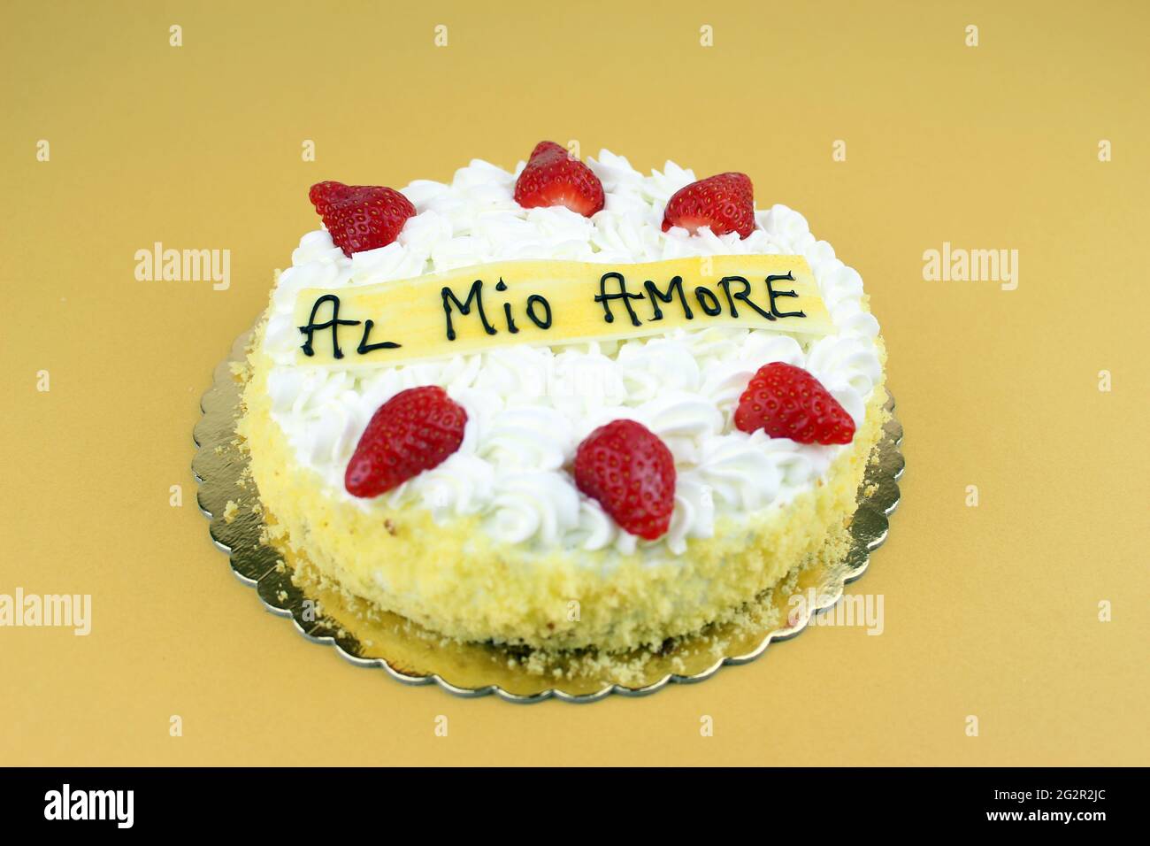 Strawberry cake Love written in Italian "Al Mio Amore Stock Photo Alamy
