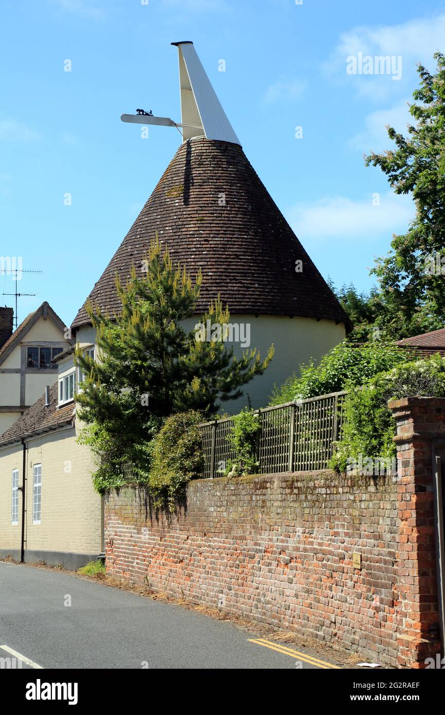 Converted oast house hires stock photography and images Alamy