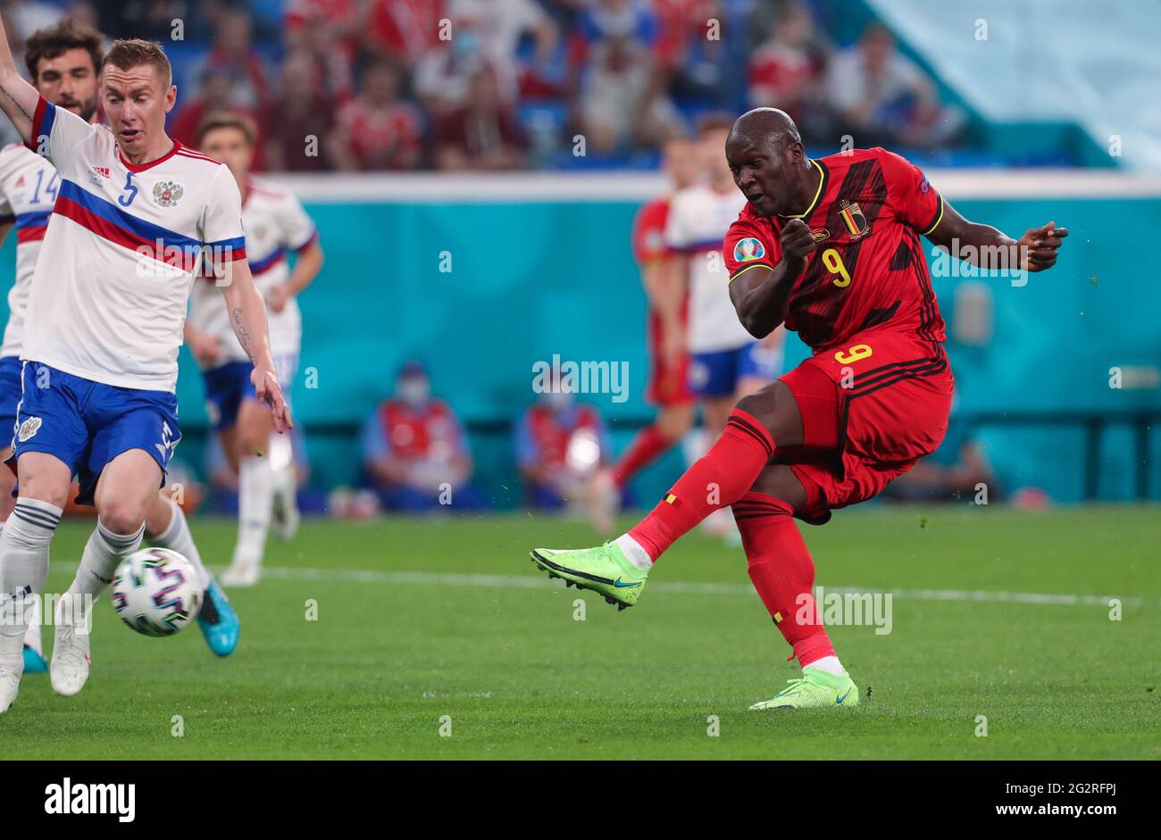 12 June 21 Russia St Petersburg Football European Championship Belgium Russia Preliminary Round Group B Matchday 1 At St Petersburg Stadium Romelu Lukaku Belgium R Shoots On Goal Past Andrei Semyonov