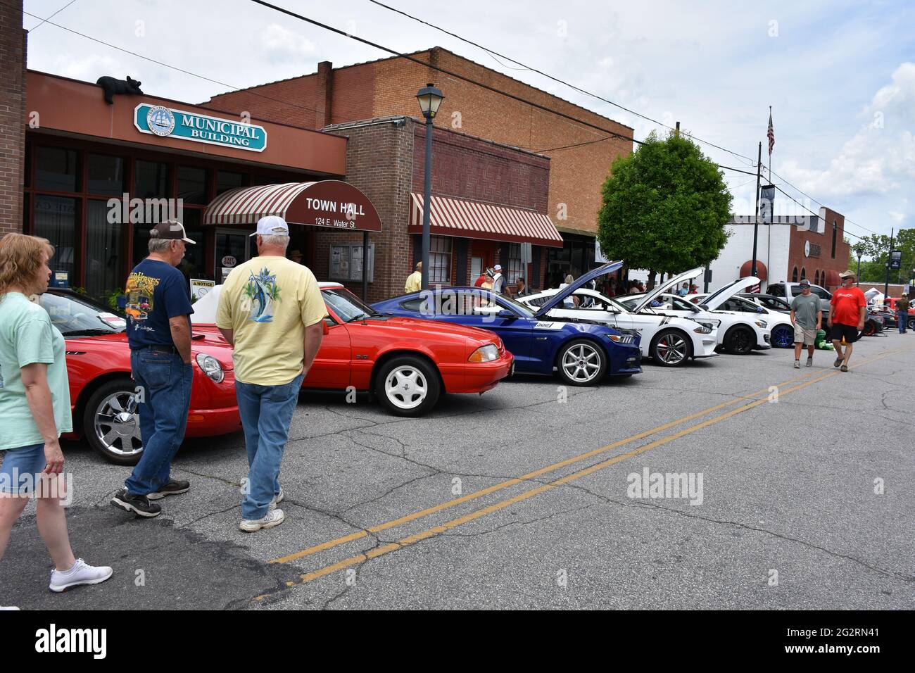 Tourist enjoying a car show at the Black Bear Festival in Plymouth, North Carolina Stock Photo