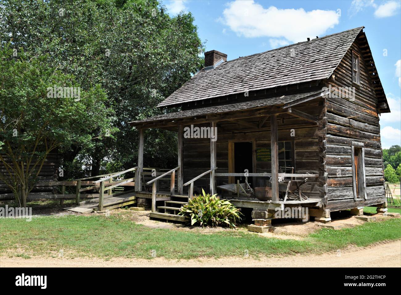 Black and white log cabin hi-res stock photography and images - Alamy