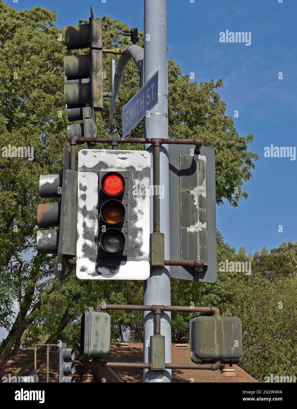 red light traffic signal in Union City, California Stock Photo Alamy
