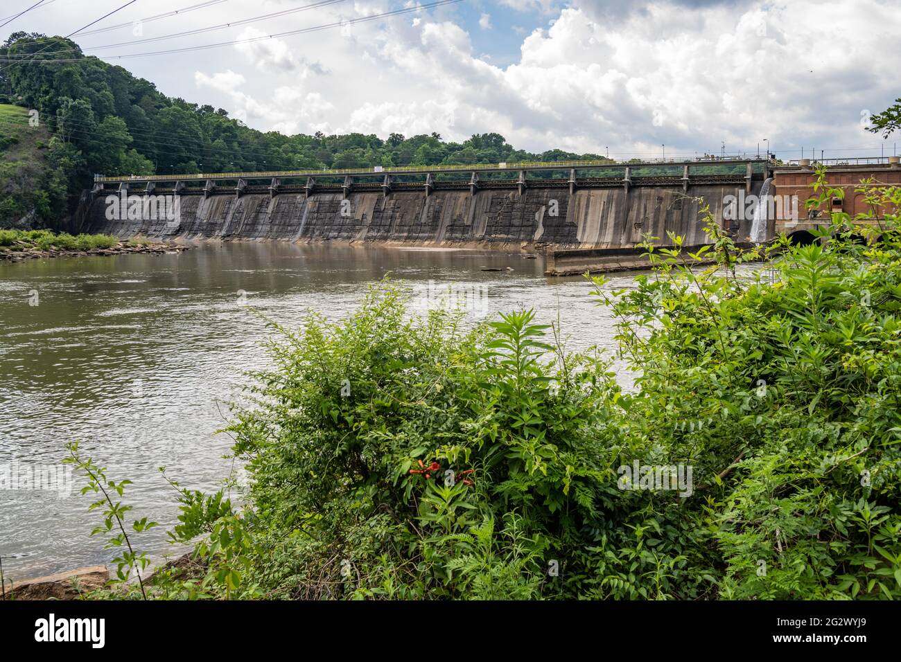 Morgan Falls Dam, a hydroelectric dam built in 1902 on the Chattahoochee River, was Atlanta's first source of water generated electricity. (USA) Stock Photo