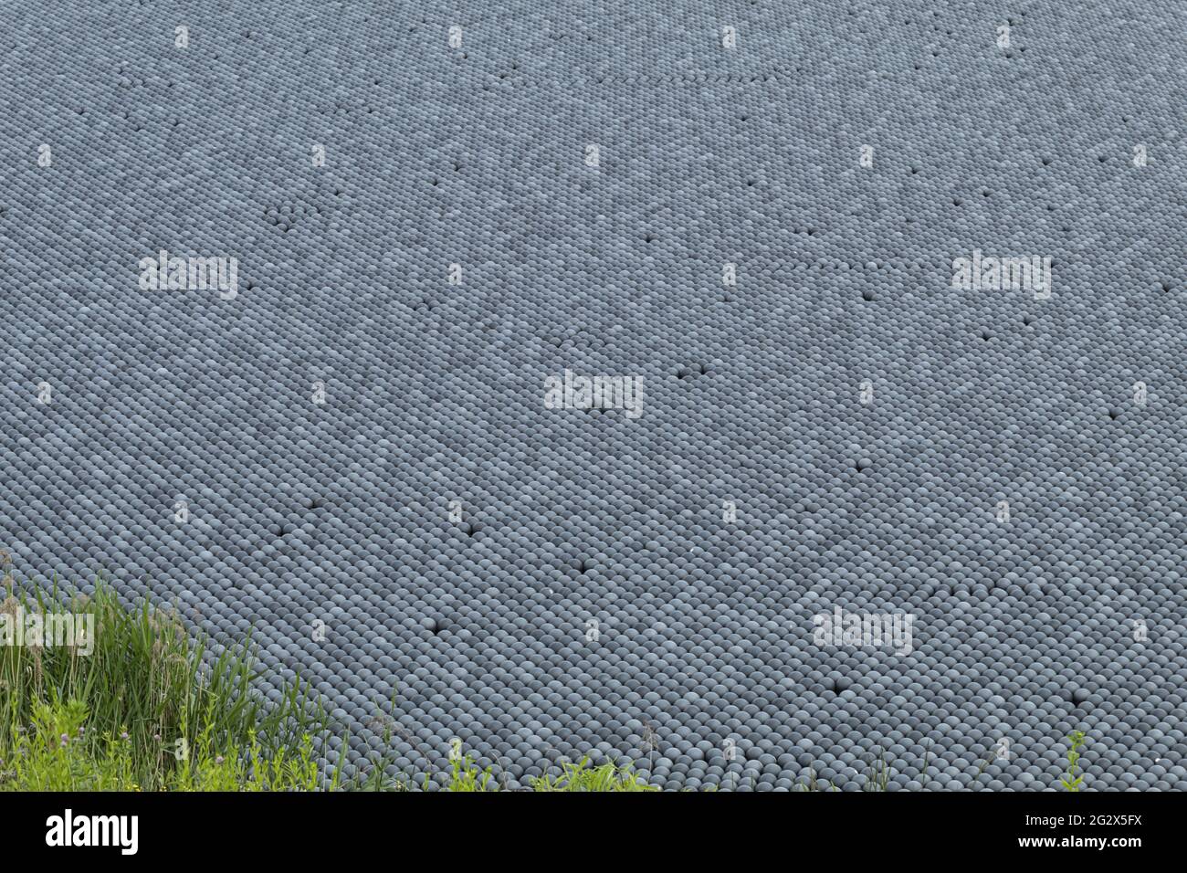 Black balls to protect reservoirs from the sun. Shade balls, small