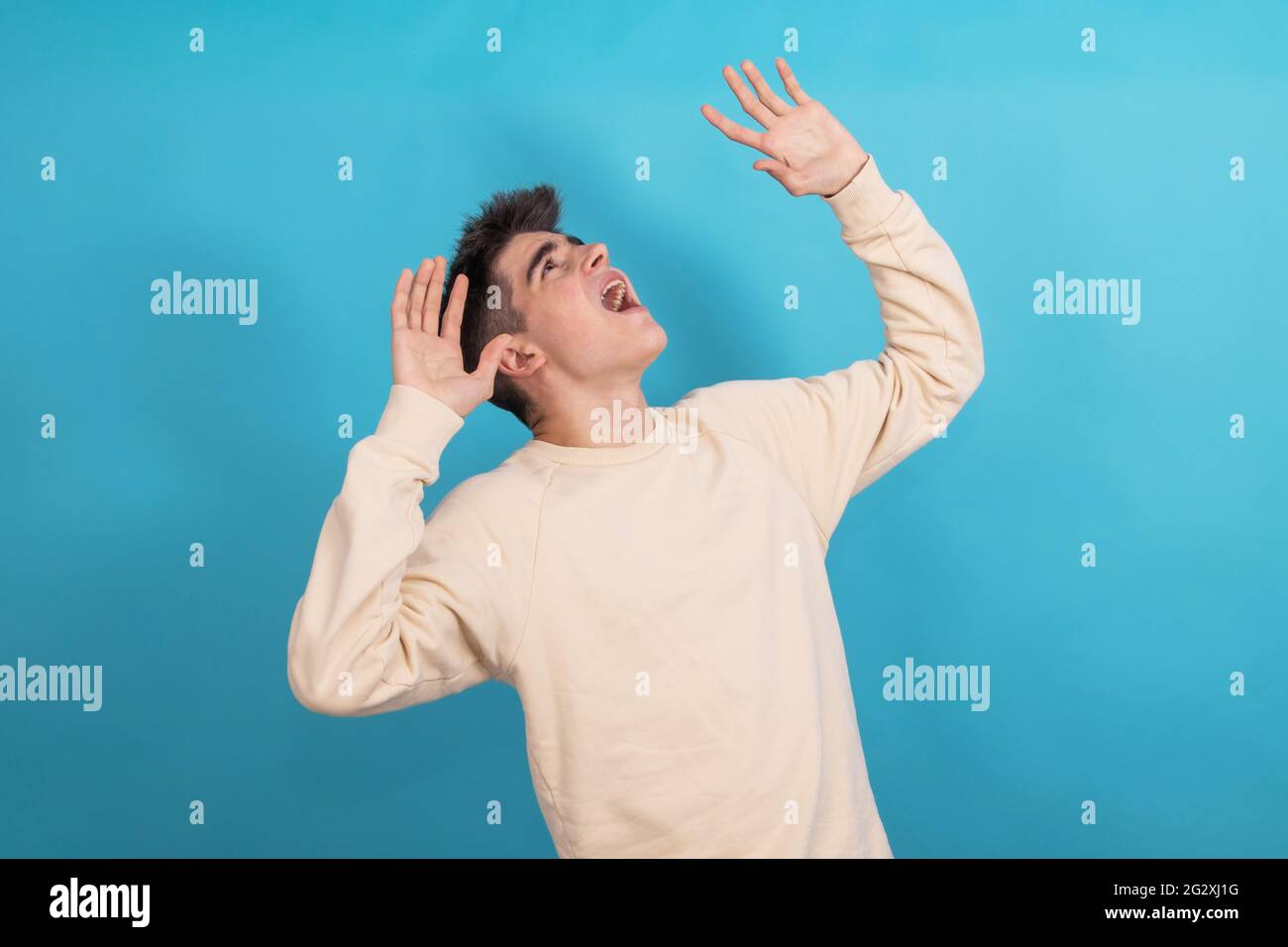 Man scared hands face hi-res stock photography and images - Alamy