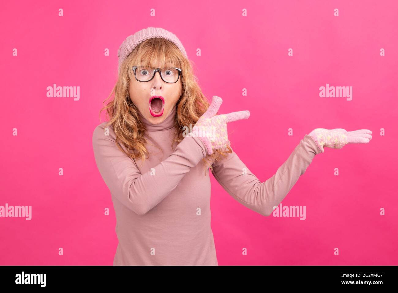 Surprised mature woman pointing hi-res stock photography and images - Alamy