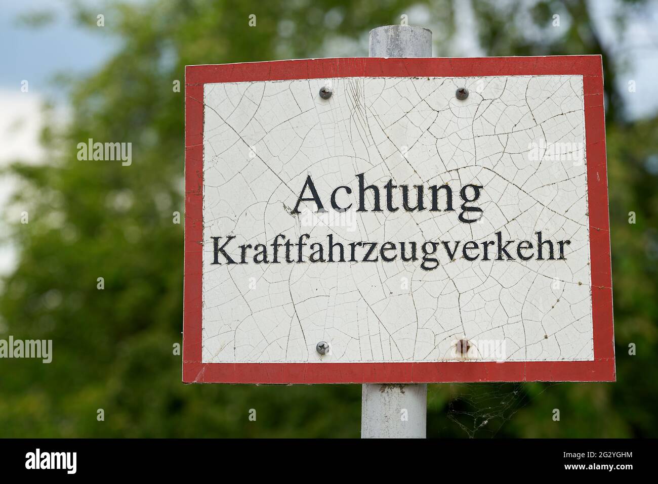 Sign with the inscription Attention motor vehicle traffic (Achtung Kraftfahrzeugverkehr) on a campsite in Germany Stock Photo
